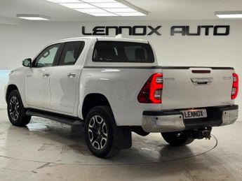 Toyota Hilux 2.4 D-4D Invincible Auto 4WD Euro 6 (s/s) 4dr