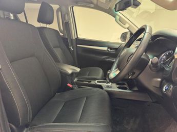 Toyota Hilux 2.4 D-4D Invincible Auto 4WD Euro 6 (s/s) 4dr