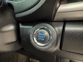 Toyota Hilux 2.4 D-4D Invincible Auto 4WD Euro 6 (s/s) 4dr