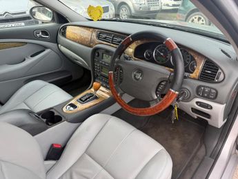 Jaguar S-Type 2.7D V6 SE 4dr