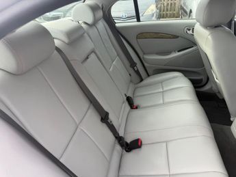 Jaguar S-Type 2.7D V6 SE 4dr