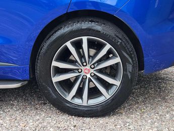 Jaguar F-PACE 2.0 D180 R-Sport Auto AWD Euro 6 (s/s) 5dr