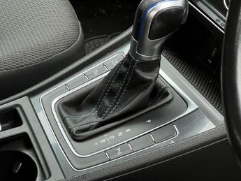 Volkswagen e-Golf 35.8kWh e-Golf Auto 5dr