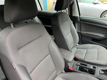 Volkswagen e-Golf 35.8kWh e-Golf Auto 5dr