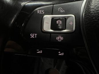 Volkswagen e-Golf 35.8kWh e-Golf Auto 5dr