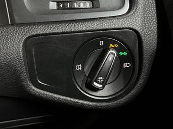 Volkswagen e-Golf 35.8kWh e-Golf Auto 5dr