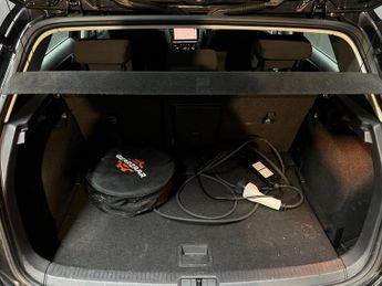 Volkswagen e-Golf 35.8kWh e-Golf Auto 5dr
