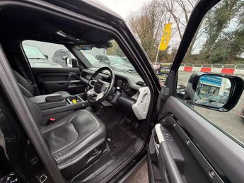 Land Rover Defender 110 3.0 D250 MHEV HSE Hard Top SUV Auto 4WD MWB Euro 6 (s/s) 5dr