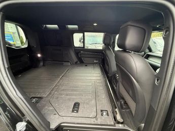 Land Rover Defender 110 3.0 D250 MHEV HSE Hard Top SUV Auto 4WD MWB Euro 6 (s/s) 5dr