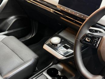 MG MG4 64kWh Trophy Long Range Auto 5dr