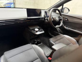 MG MG4 64kWh Trophy Long Range Auto 5dr