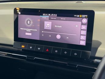 MG MG4 64kWh Trophy Long Range Auto 5dr