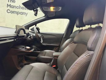 MG MG4 64kWh Trophy Long Range Auto 5dr