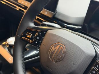 MG MG4 64kWh Trophy Long Range Auto 5dr