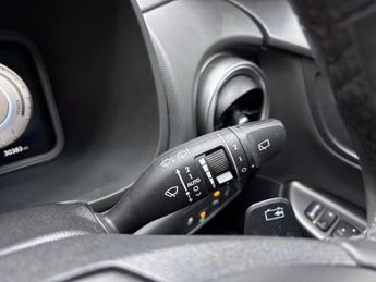 Hyundai KONA 64kWh Premium Auto 5dr (10.5kW Charger)