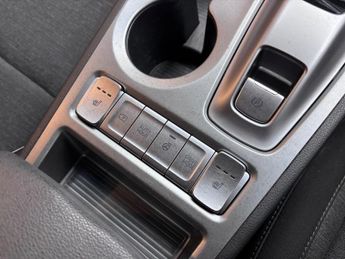 Hyundai KONA 64kWh Premium Auto 5dr (10.5kW Charger)