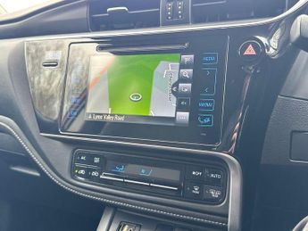 Toyota Auris 1.8 VVT-h Design CVT Euro 6 (s/s) 5dr