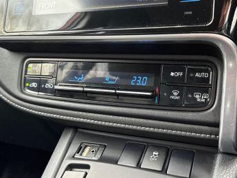 Toyota Auris 1.8 VVT-h Design CVT Euro 6 (s/s) 5dr