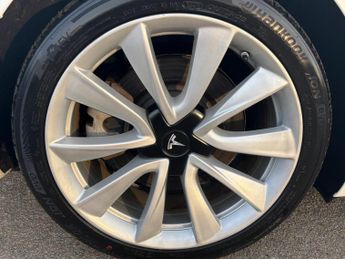 Tesla Model 3 (Dual Motor) Long Range Auto 4WDE 4dr