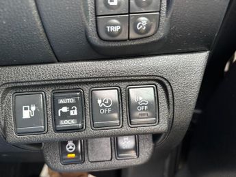 Nissan Leaf 24kWh Tekna Auto 5dr