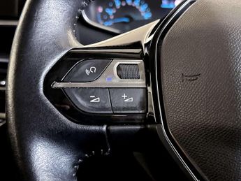 Peugeot E-2008 50kWh Active Premium SUV 5dr Electric Auto (136 ps)