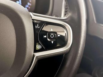 Volvo XC90 2.0 B5 MHEV R-Design SUV 5dr Petrol Hybrid Auto 4WD Euro 6 (s/s)