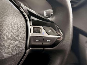 Peugeot E-2008 50kWh Allure Premium SUV 5dr Electric Auto (136 ps)