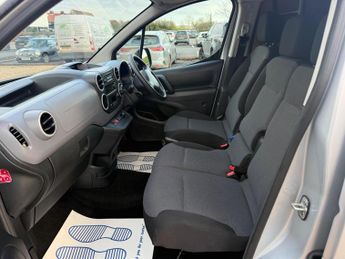 Peugeot e-Partner 49Kw SE FWD L2 H1 6dr