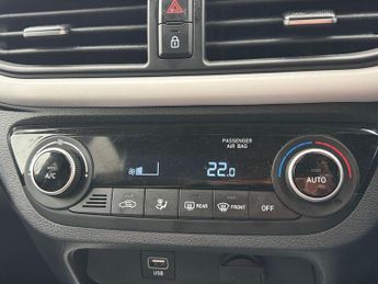 Hyundai I10 1.0 Premium 5dr Automatic