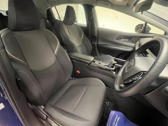 Toyota Prius 2.0 13.6kWh Design CVT Euro 6 (s/s) 5dr