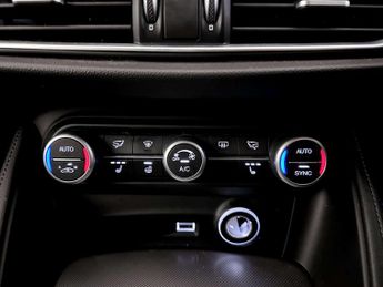 Alfa Romeo Stelvio 2.0T Ti SUV 5dr Petrol Auto Q4 AWD Euro 6 (s/s) (280 ps)