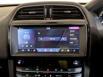 Jaguar F-PACE 2.0 D180 Prestige SUV 5dr Diesel Auto Euro 6 (s/s) (180 ps)