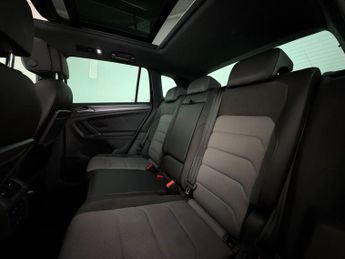 Volkswagen Tiguan 2.0 TDI R-Line DSG Euro 6 (s/s) 5dr