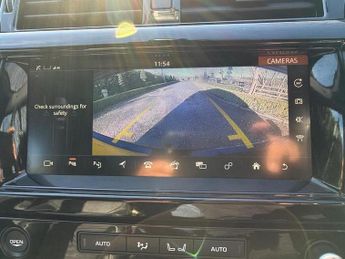 Land Rover Discovery 3.0 SD V6 HSE Luxury Auto 4WD Euro 6 (s/s) 5dr