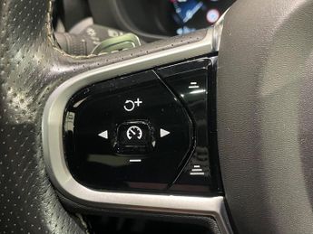 Volvo XC60 2.0h T8 Twin Engine 10.4kWh R-Design Auto AWD Euro 6 (s/s) 5dr