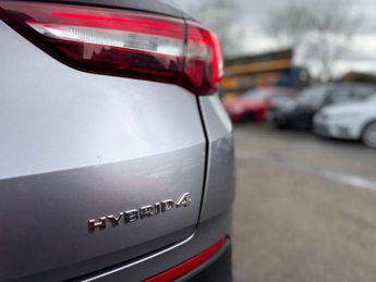 Vauxhall Grandland X 1.6 13.2kWh Business Edition Nav Premium Auto 4WD Euro 6 (s/s) 5