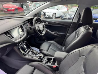 Vauxhall Grandland X 1.6 13.2kWh Business Edition Nav Premium Auto 4WD Euro 6 (s/s) 5