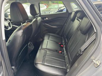 Vauxhall Grandland X 1.6 13.2kWh Business Edition Nav Premium Auto 4WD Euro 6 (s/s) 5