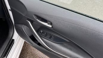 Toyota Corolla 1.8 VVT-h Design CVT Euro 6 (s/s) 5dr