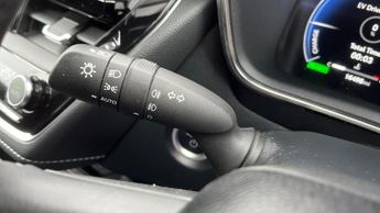 Toyota Corolla 1.8 VVT-h Design CVT Euro 6 (s/s) 5dr