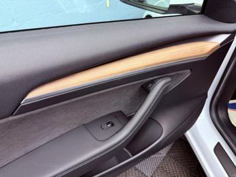 Tesla Model 3 Standard Range Plus Auto RWD 4dr