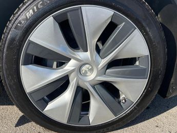 Tesla Model Y (Dual Motor) Long Range Auto 4WDE 5dr