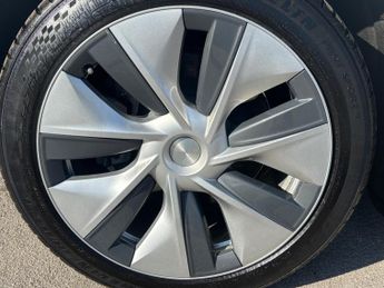 Tesla Model Y (Dual Motor) Long Range Auto 4WDE 5dr