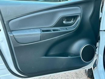 Toyota Yaris 1.5 VVT-h Excel E-CVT Euro 6 5dr (15in Alloy)