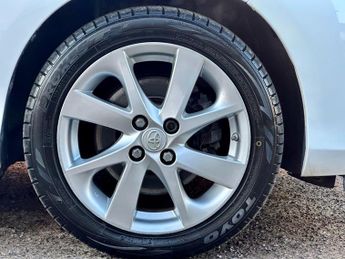 Toyota Yaris 1.5 VVT-h Excel E-CVT Euro 6 5dr (15in Alloy)