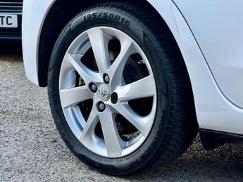 Toyota Yaris 1.5 VVT-h Excel E-CVT Euro 6 5dr (15in Alloy)