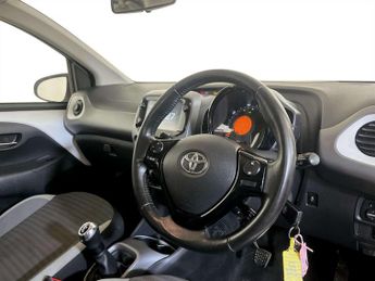 Toyota AYGO 1.0 VVT-i x-play Hatchback 5dr Petrol Manual Euro 6 (71 ps)