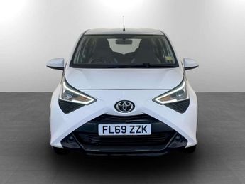 Toyota AYGO 1.0 VVT-i x-play Hatchback 5dr Petrol Manual Euro 6 (71 ps)