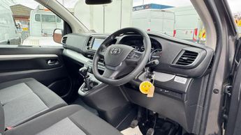 Toyota PROACE Verso 1.5D Shuttle Medium MPV MWB Euro 6 (s/s) 5dr (9 Seat)