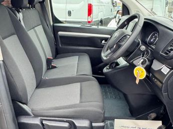 Toyota PROACE Verso 1.5D Shuttle Medium MPV MWB Euro 6 (s/s) 5dr (9 Seat)